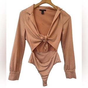 FOREVER 21 TIE FRONT CUT OUT BODYSUIT LONG SLEEVE BLUSH/PEACH SIZE M